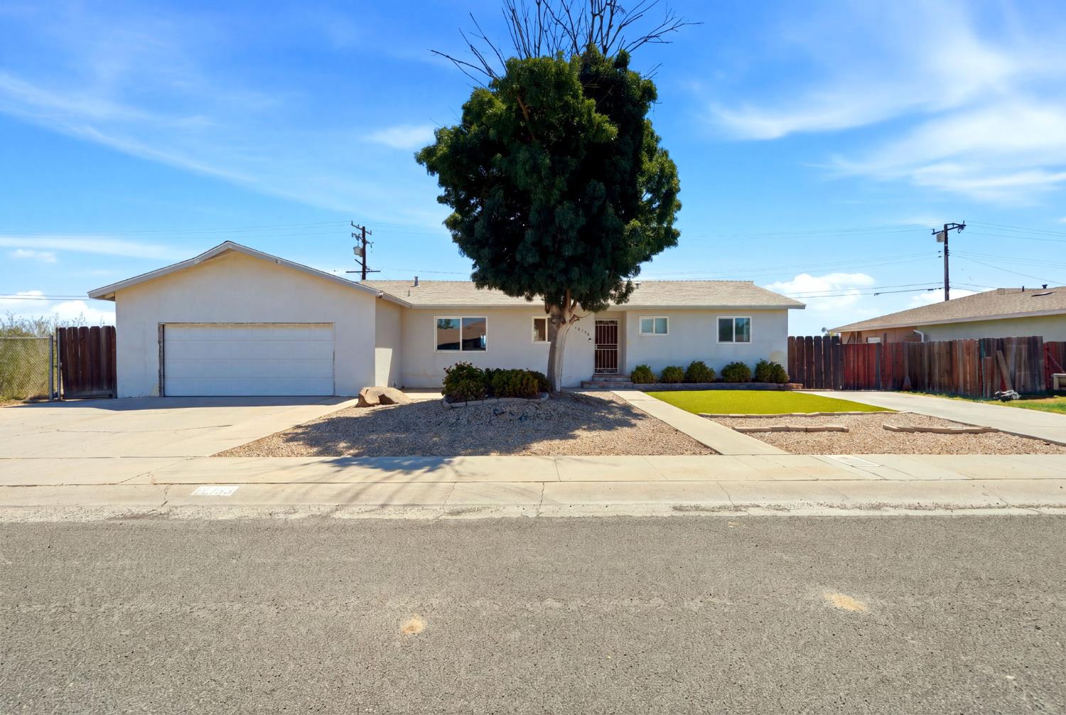 10139 David St, Hanford, CA 93230