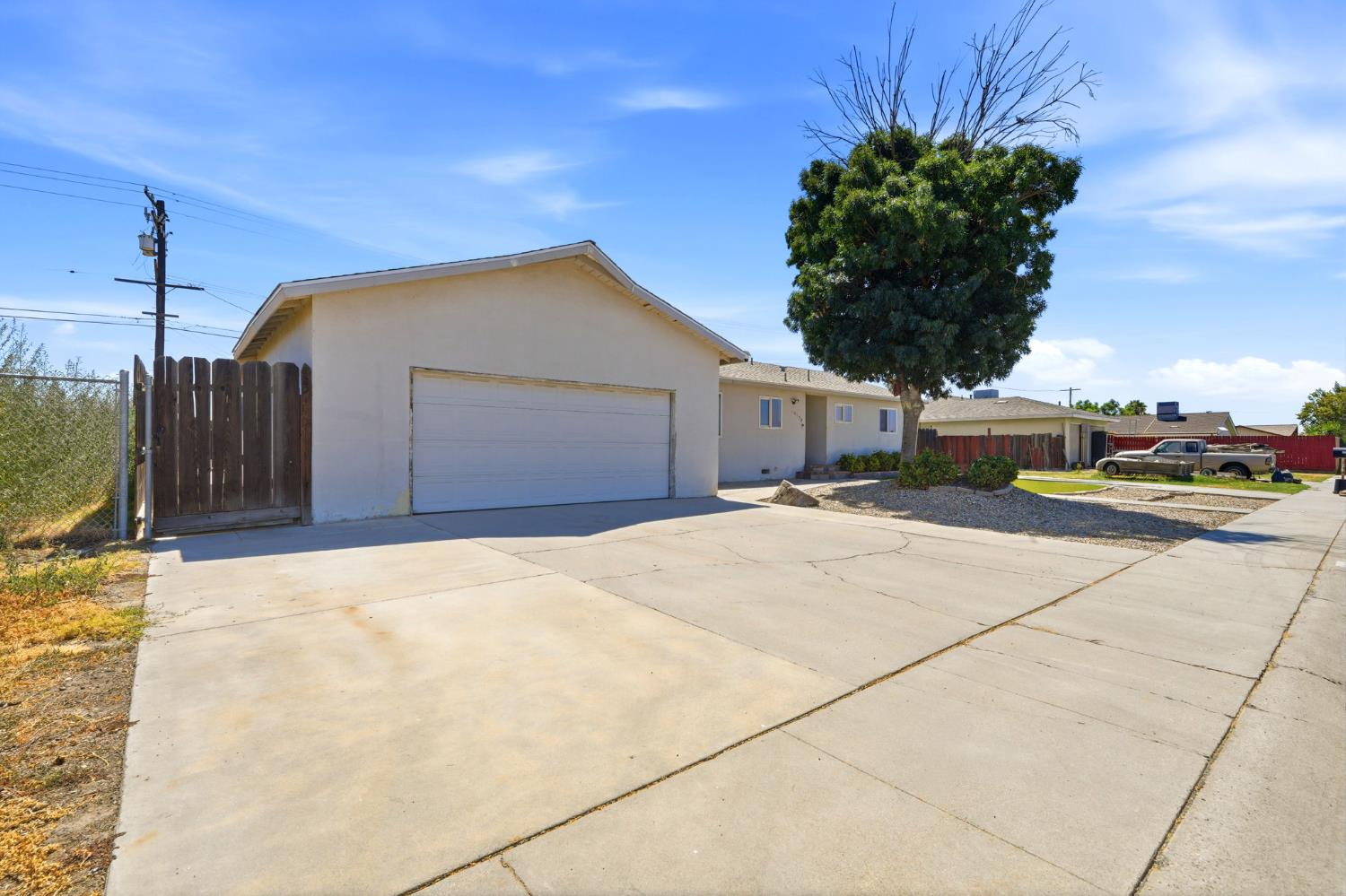 10139 David St, Hanford, CA 93230