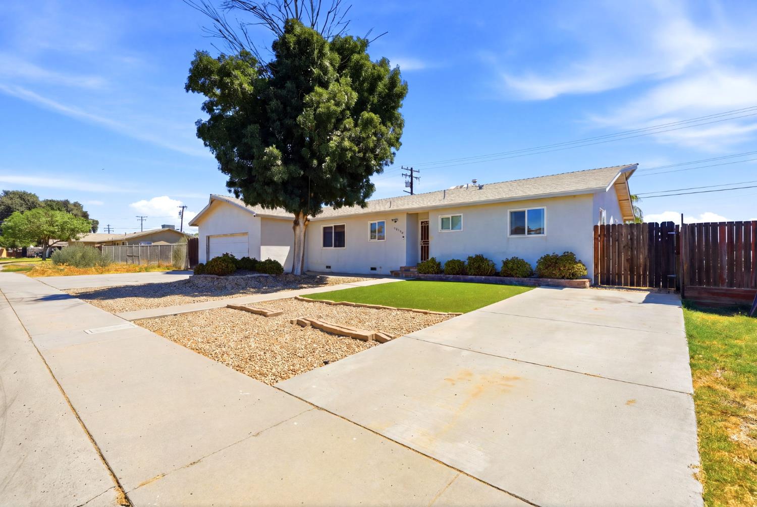 10139 David St, Hanford, CA 93230