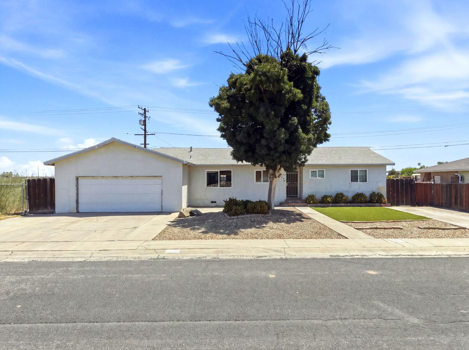 10139 David St, Hanford, CA 93230