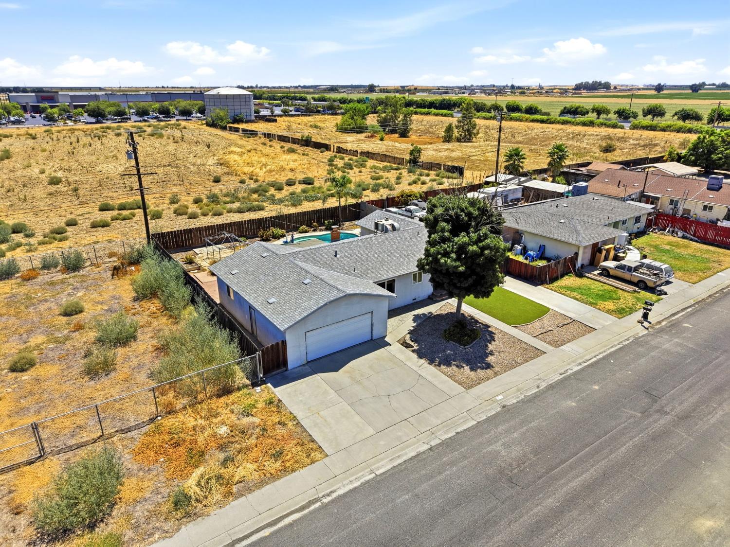 10139 David St, Hanford, CA 93230