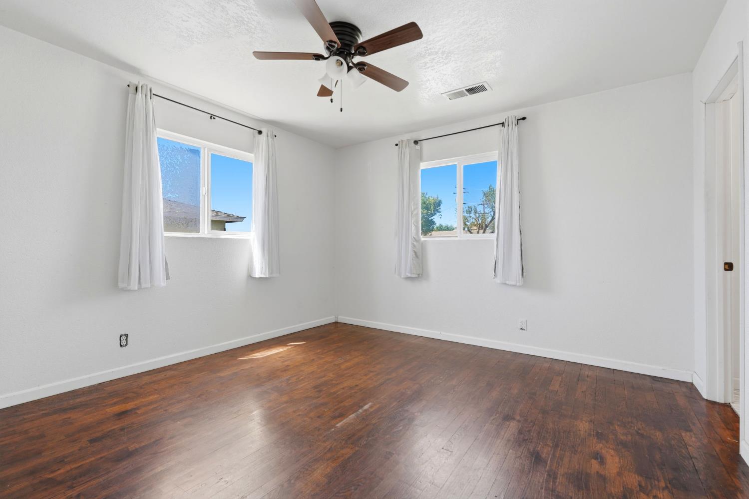 10139 David St, Hanford, CA 93230