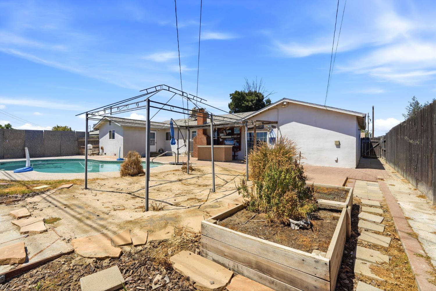 10139 David St, Hanford, CA 93230