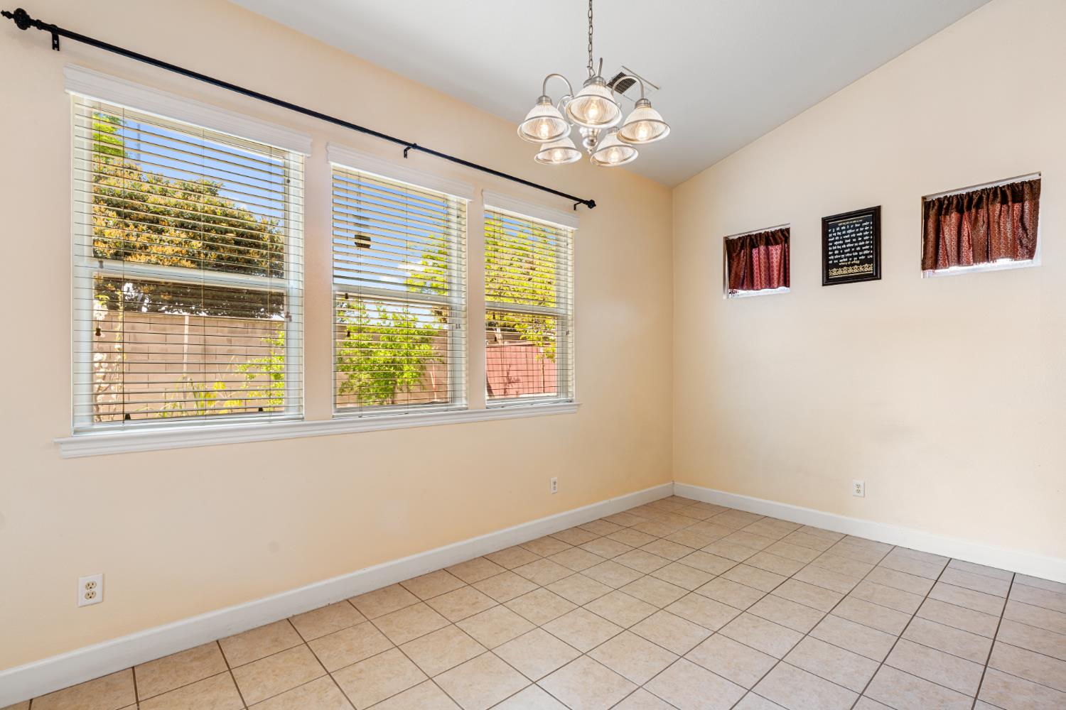 6265 W Menlo Ave, Fresno, CA 93722