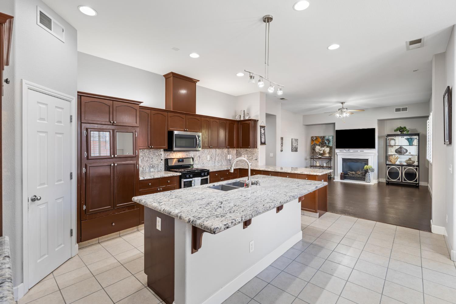 6208 W Menlo Ave, Fresno, CA 93722