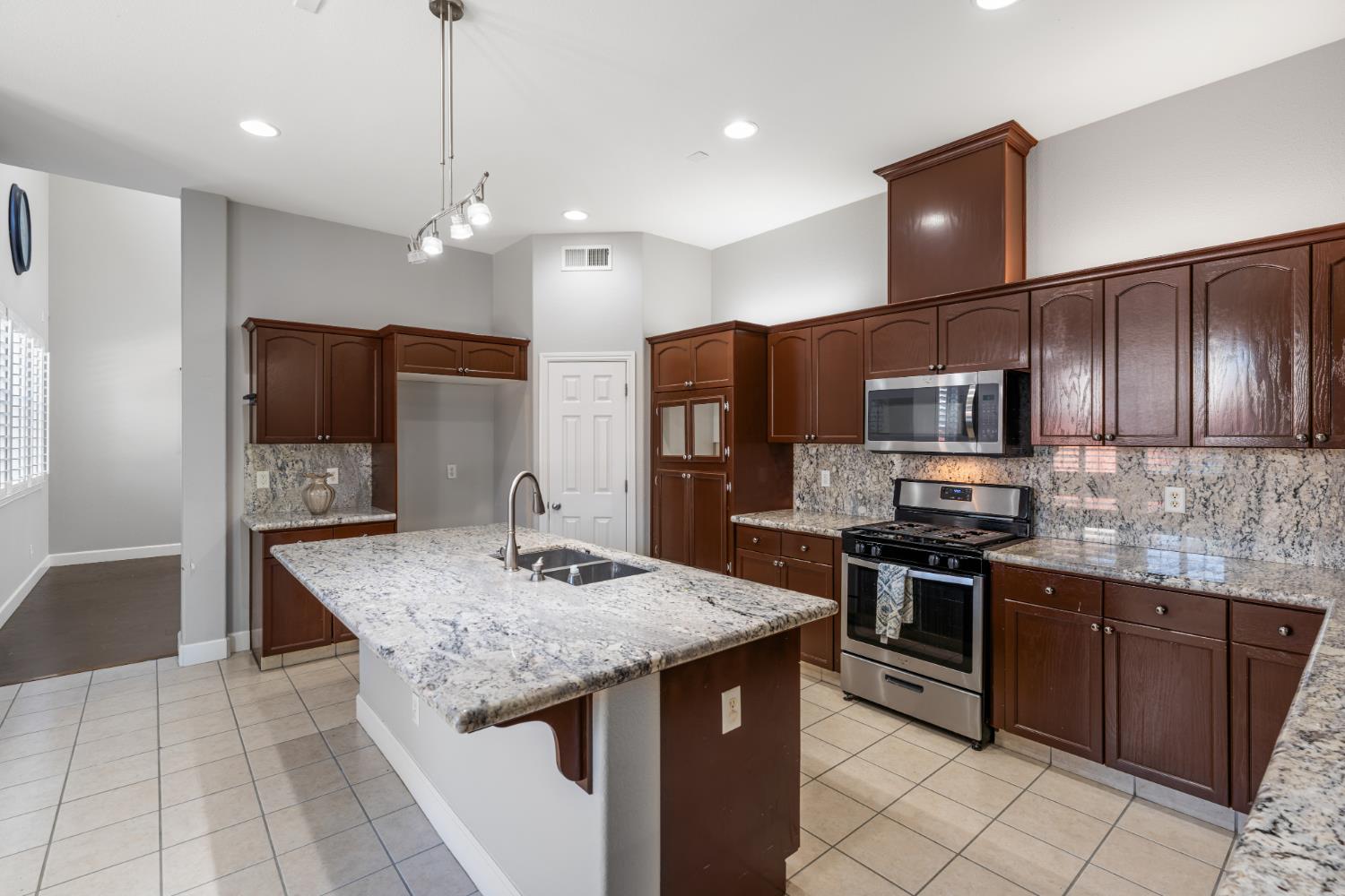 6208 W Menlo Ave, Fresno, CA 93722