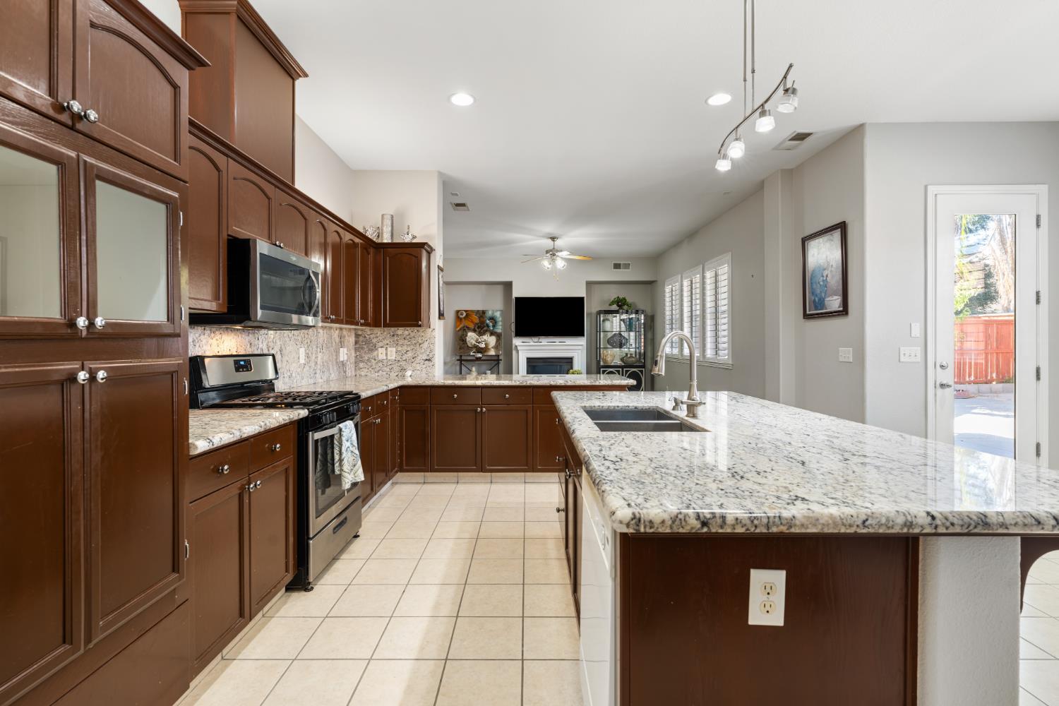 6208 W Menlo Ave, Fresno, CA 93722