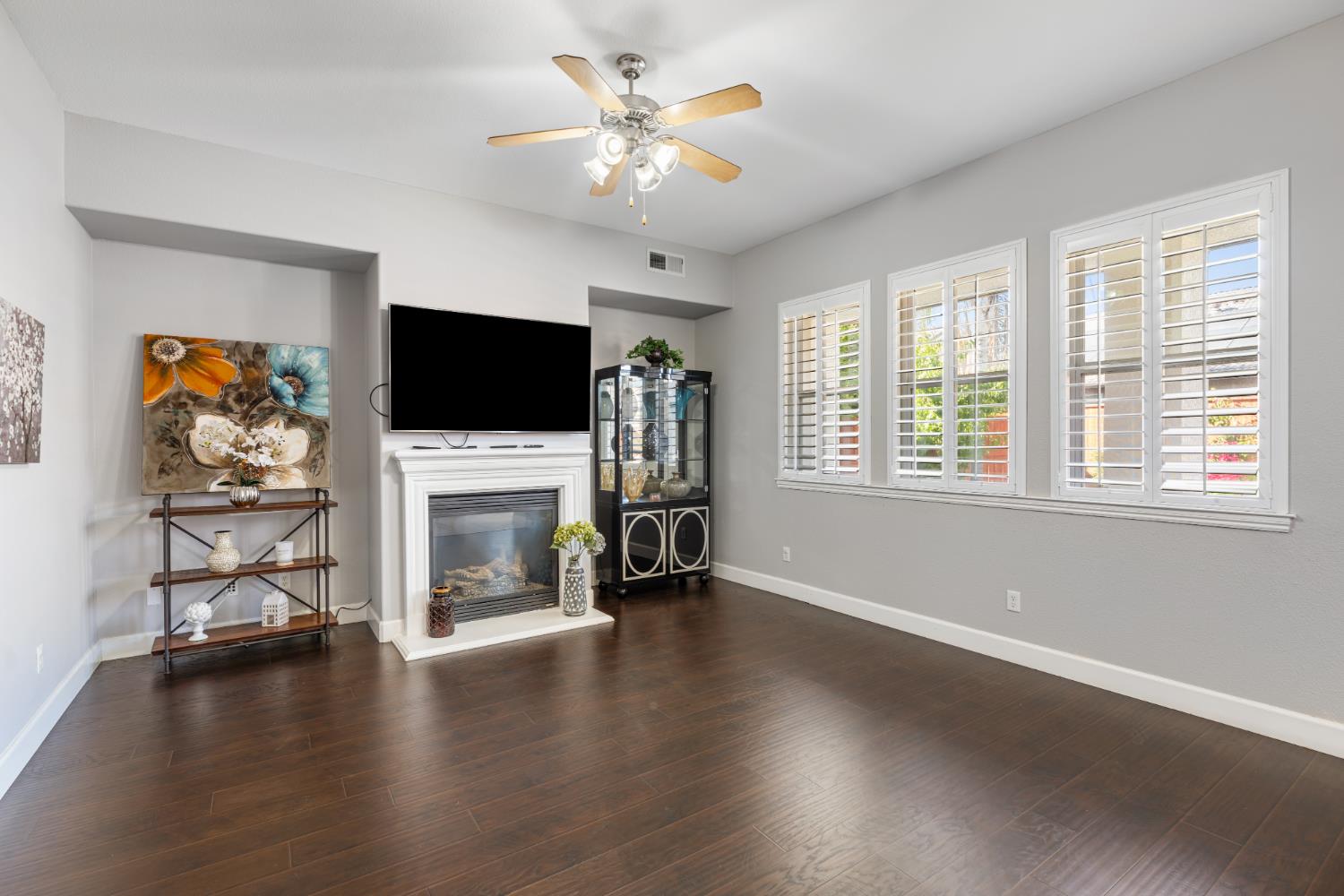 6208 W Menlo Ave, Fresno, CA 93722