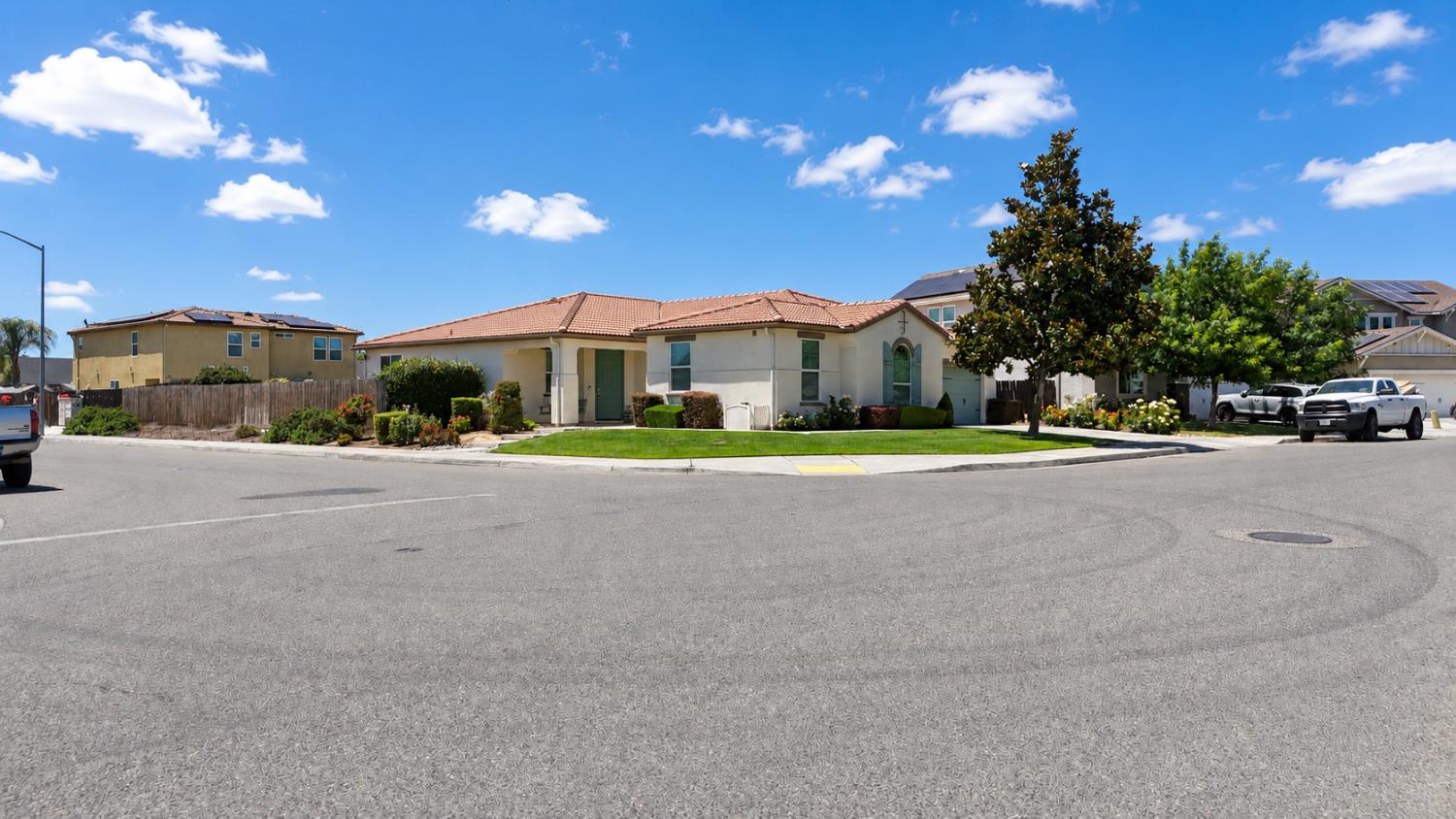 3659 N Pearwood Ave, Fresno, CA 93727