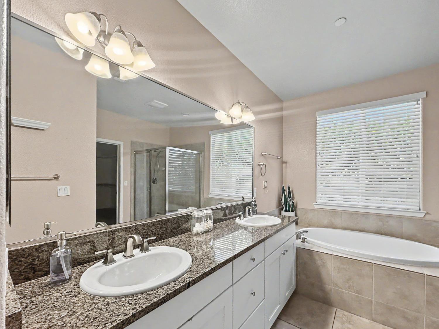 3659 N Pearwood Ave, Fresno, CA 93727
