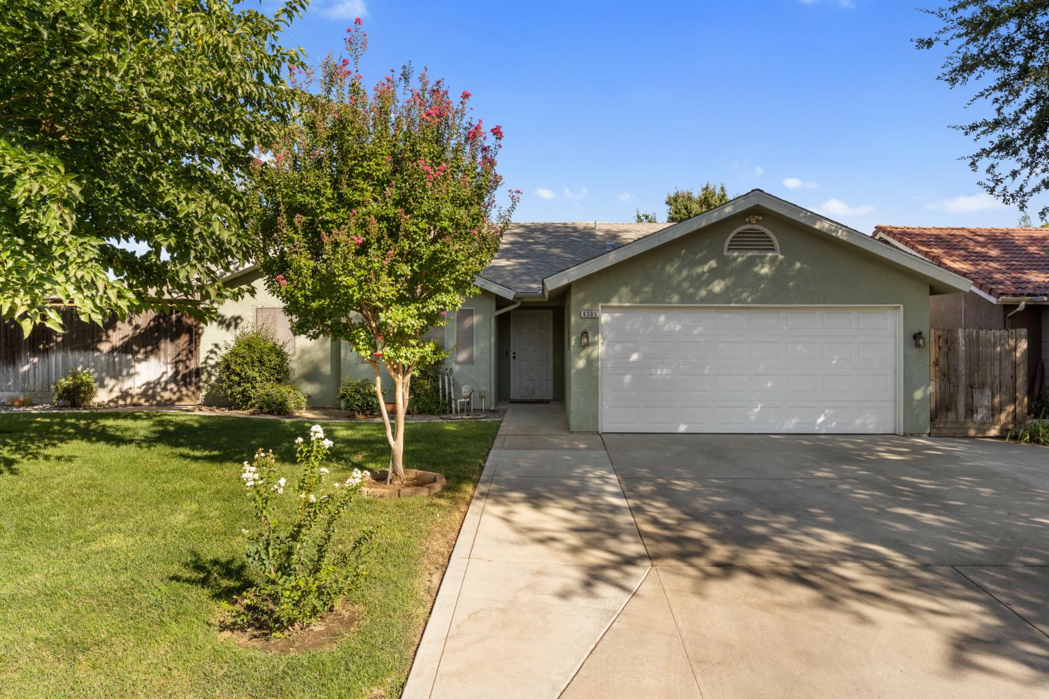 6305 N Barcus Ave, Fresno, CA 93722