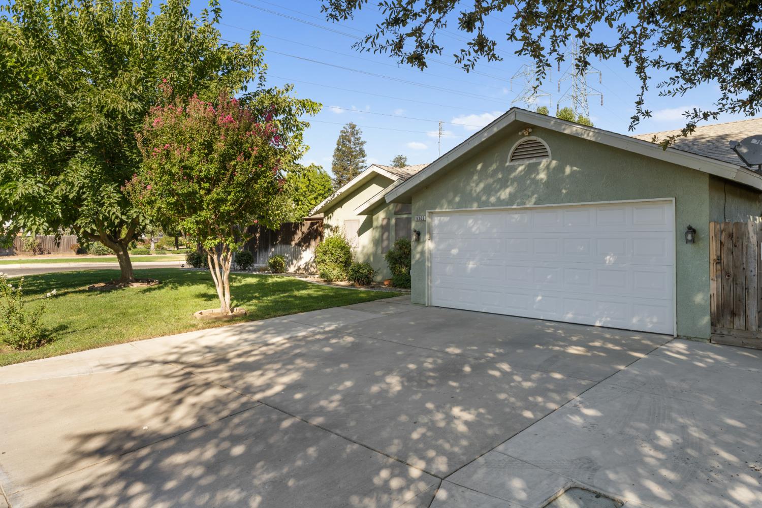6305 N Barcus Ave, Fresno, CA 93722