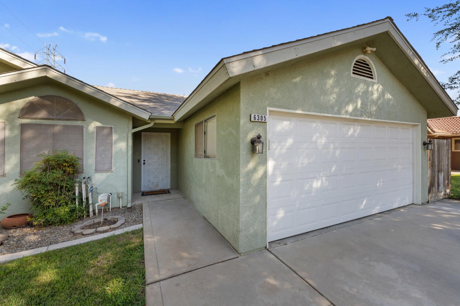6305 N Barcus Ave, Fresno, CA 93722
