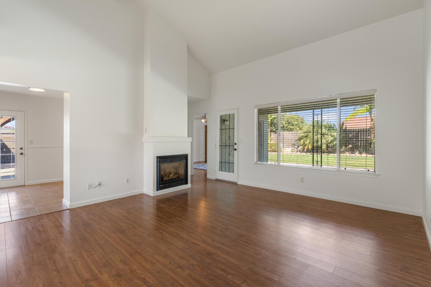 6305 N Barcus Ave, Fresno, CA 93722