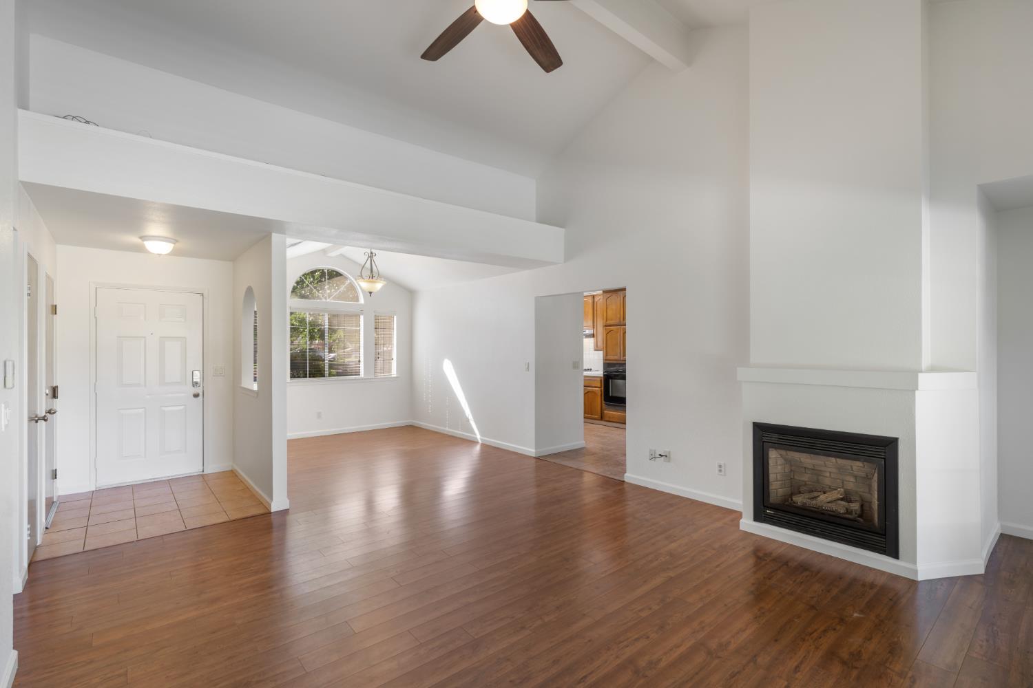 6305 N Barcus Ave, Fresno, CA 93722