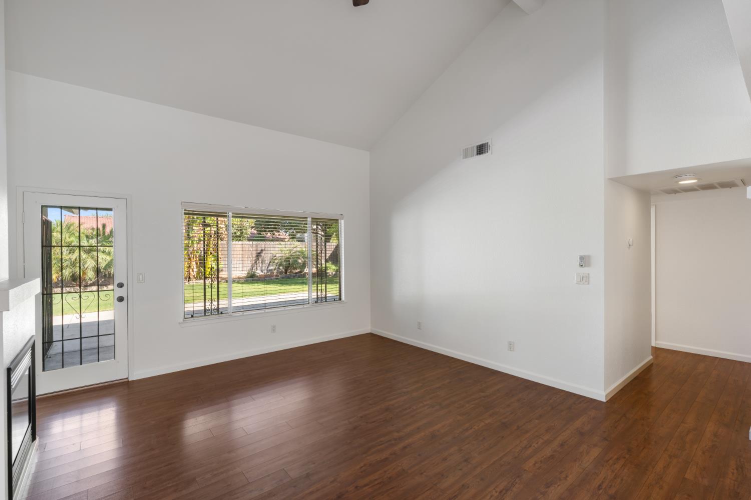 6305 N Barcus Ave, Fresno, CA 93722