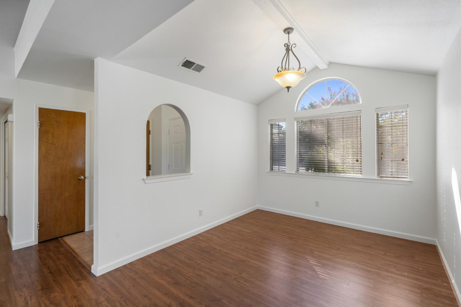 6305 N Barcus Ave, Fresno, CA 93722