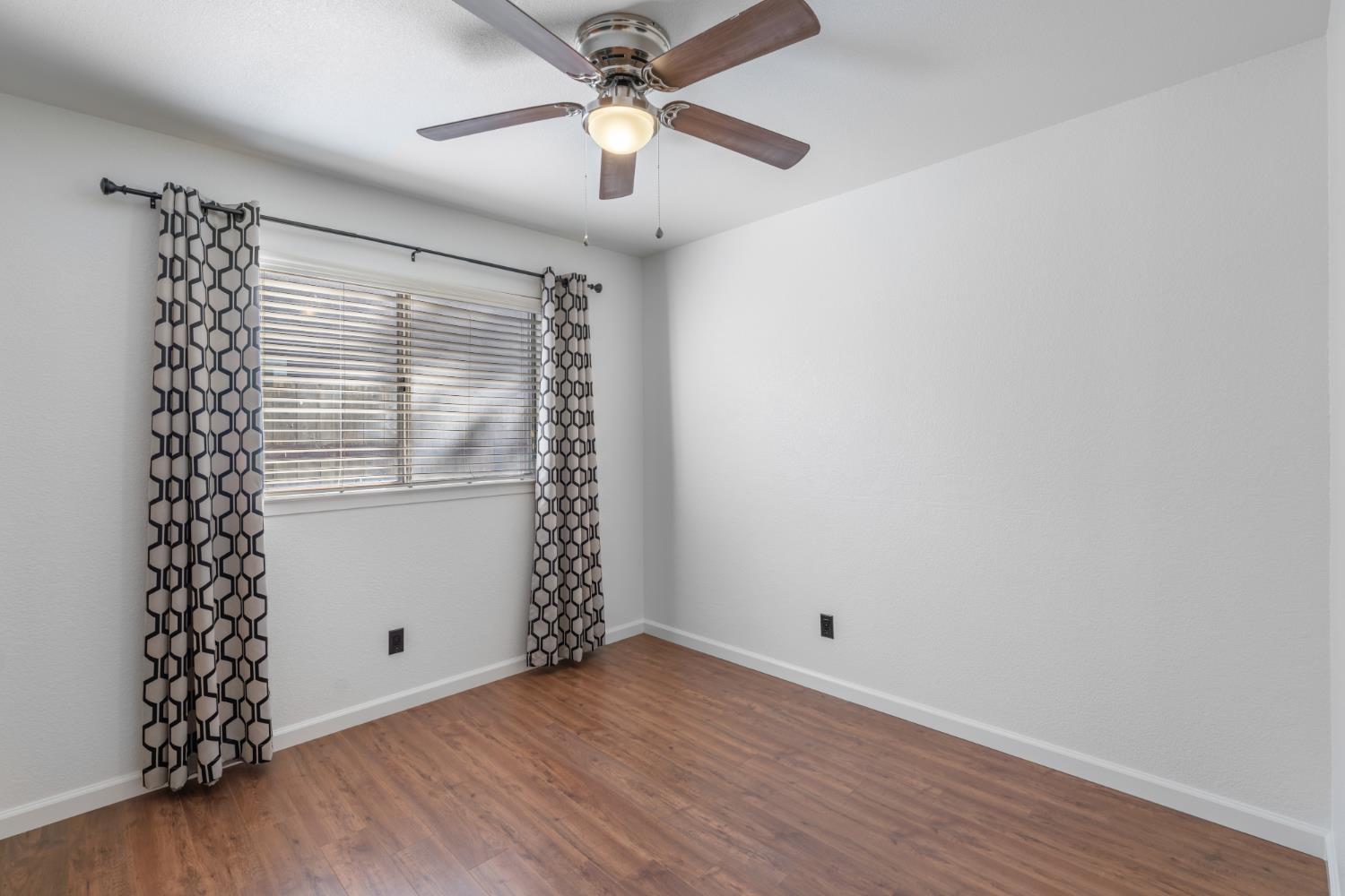 6305 N Barcus Ave, Fresno, CA 93722