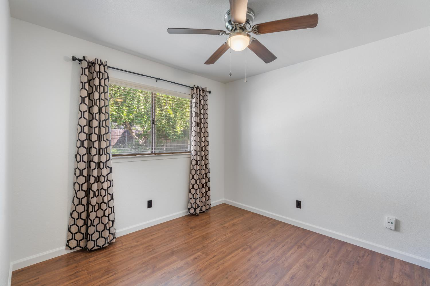 6305 N Barcus Ave, Fresno, CA 93722
