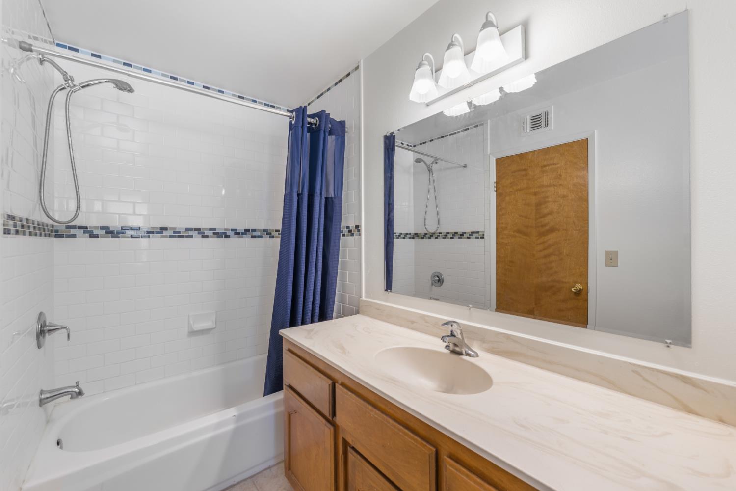 6305 N Barcus Ave, Fresno, CA 93722