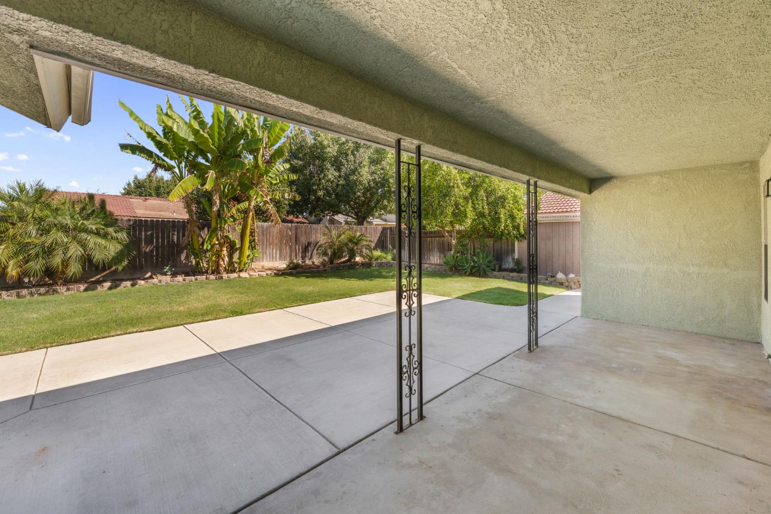 6305 N Barcus Ave, Fresno, CA 93722