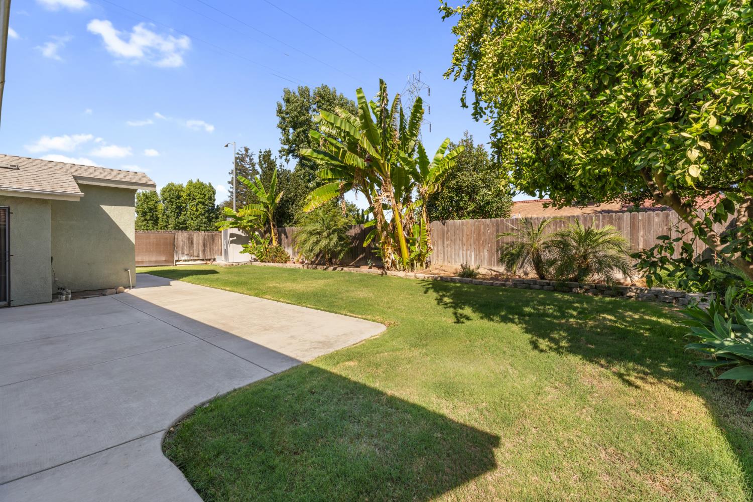 6305 N Barcus Ave, Fresno, CA 93722
