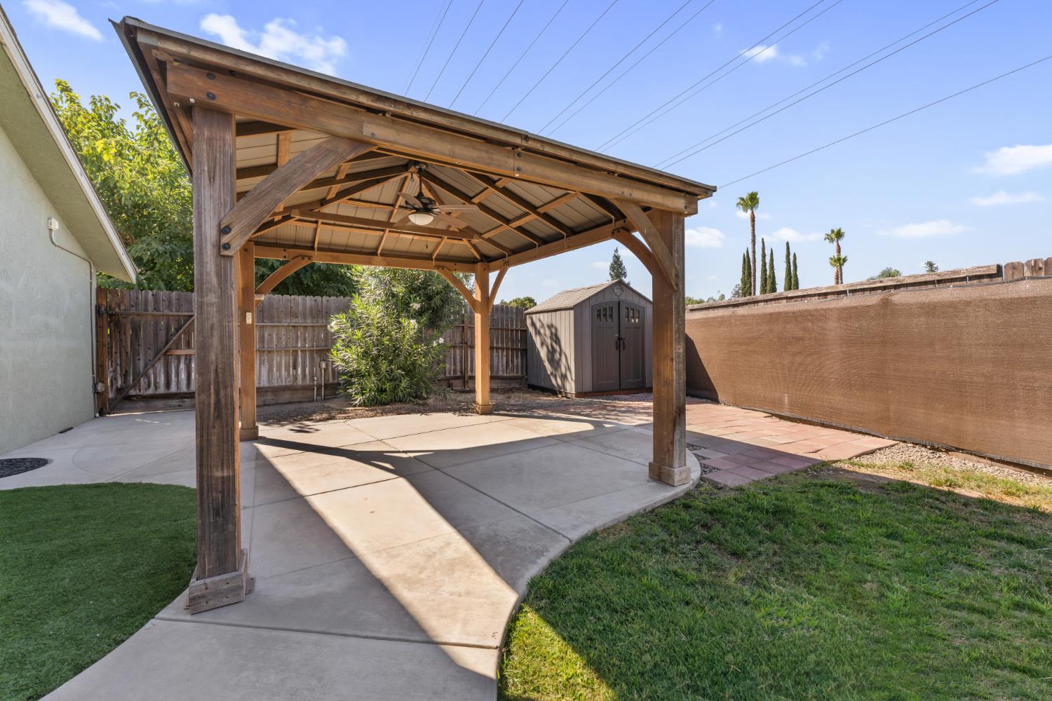 6305 N Barcus Ave, Fresno, CA 93722