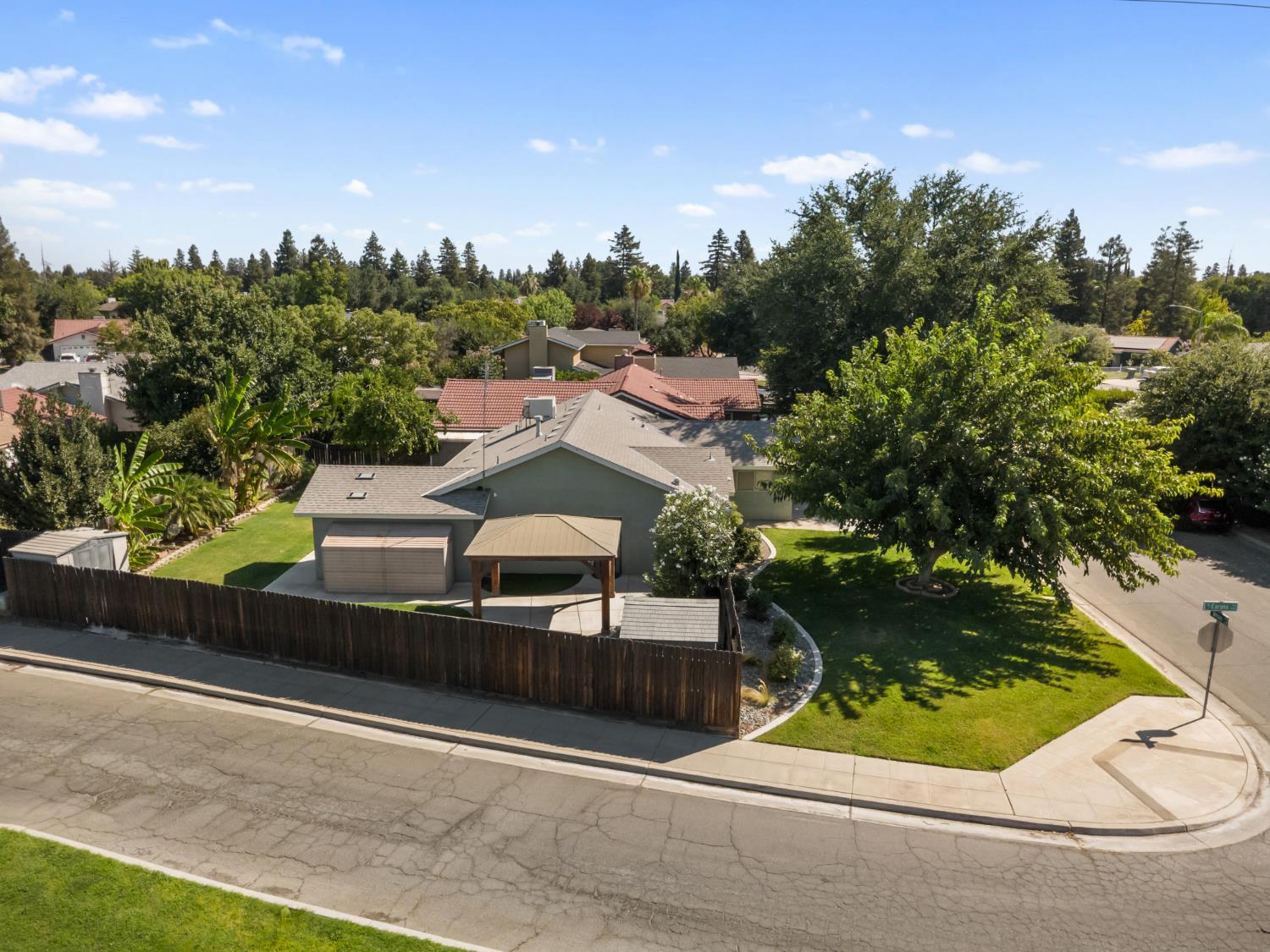 6305 N Barcus Ave, Fresno, CA 93722