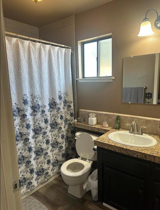 687 N Milner St, Tulare, CA 93274