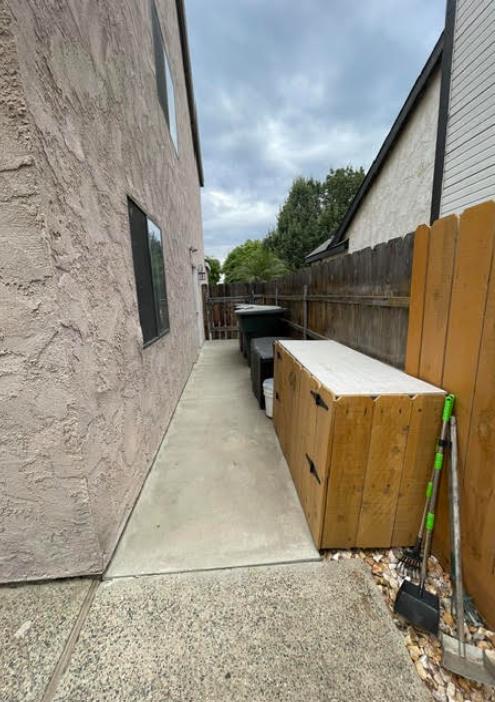 687 N Milner St, Tulare, CA 93274