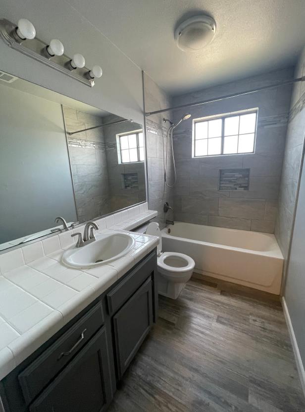 687 N Milner St, Tulare, CA 93274