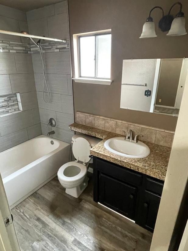 687 N Milner St, Tulare, CA 93274