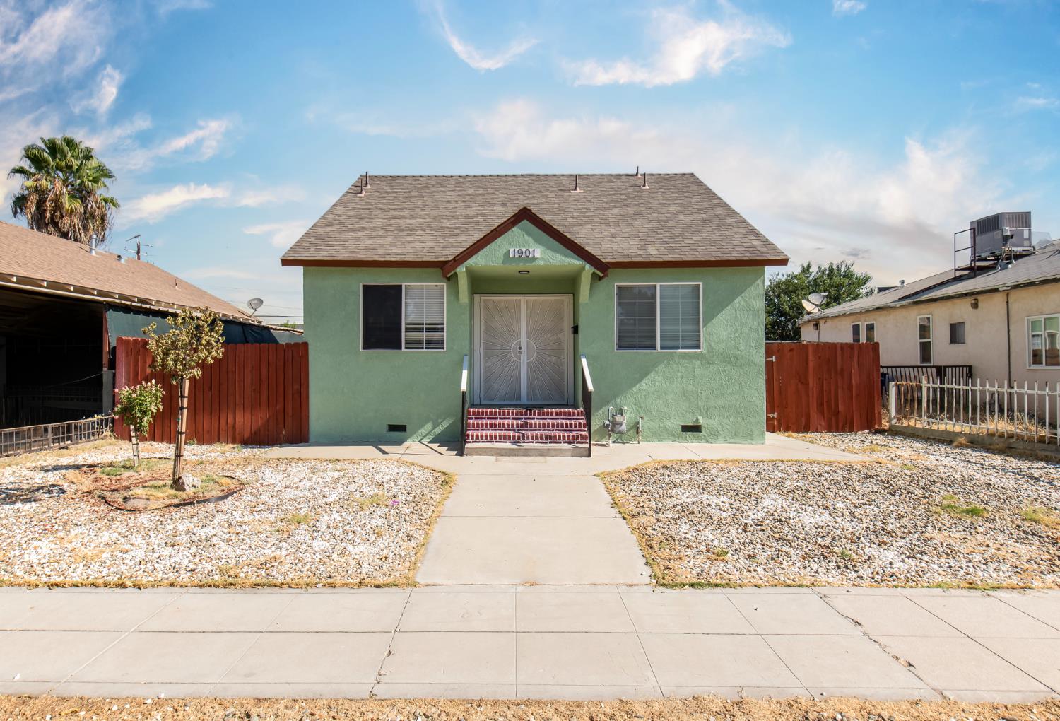 1901 E Clay Ave, Fresno, CA 93701