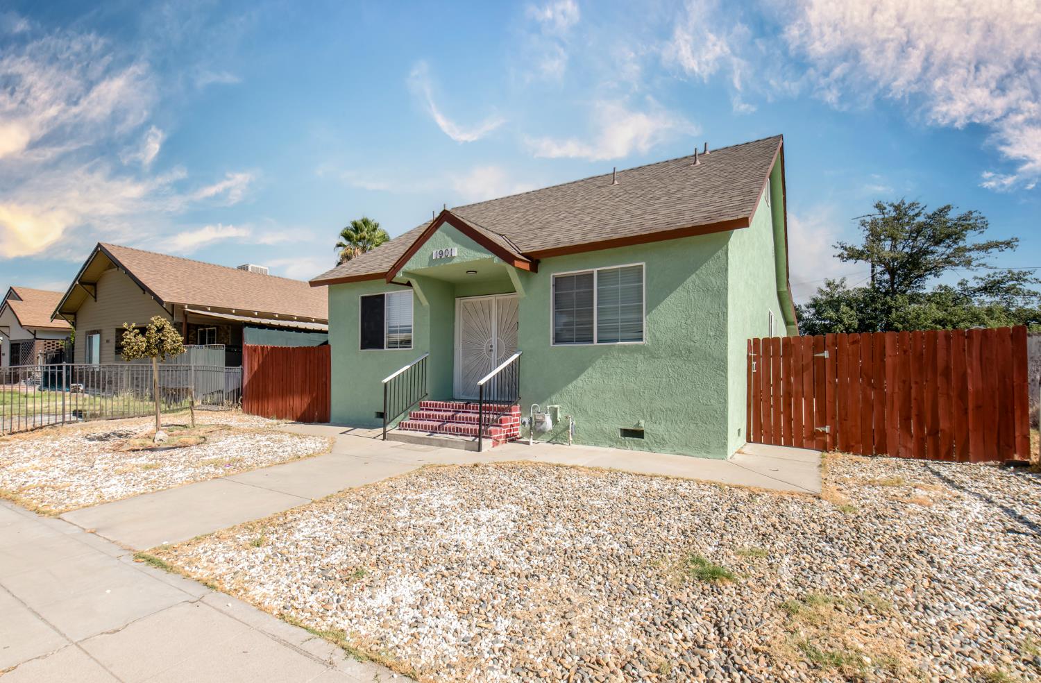 1901 E Clay Ave, Fresno, CA 93701