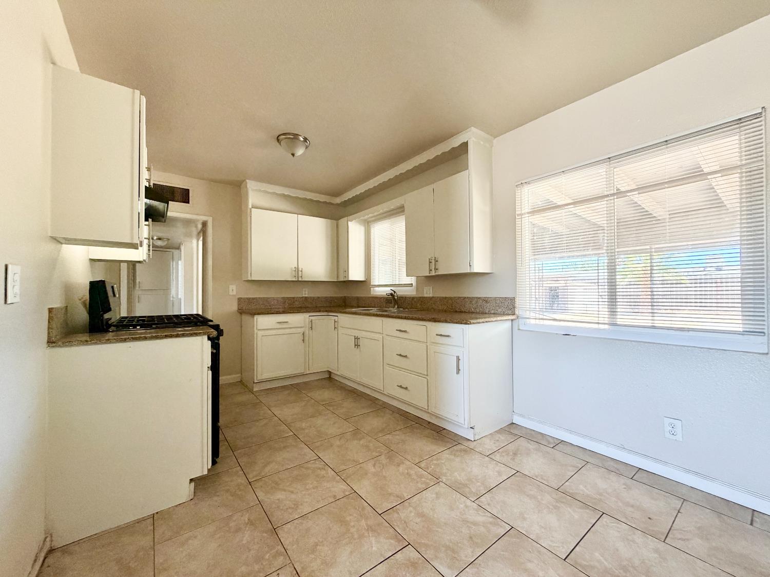 3911 E Mckinley Ave, Fresno, CA 93703