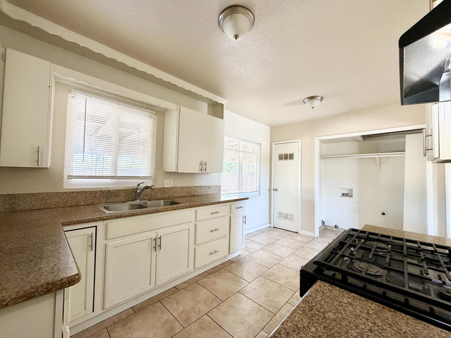 3911 E Mckinley Ave, Fresno, CA 93703