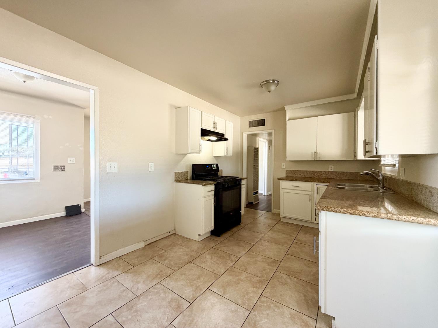 3911 E Mckinley Ave, Fresno, CA 93703