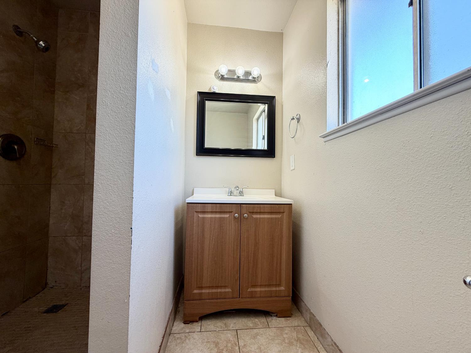 3911 E Mckinley Ave, Fresno, CA 93703
