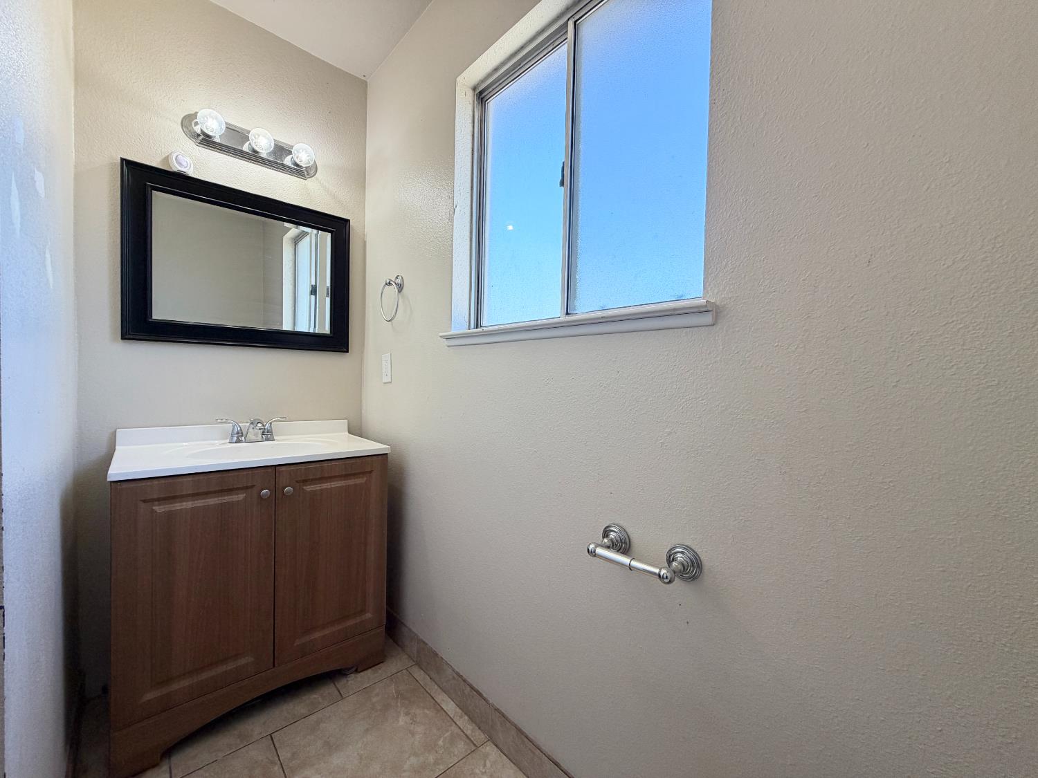 3911 E Mckinley Ave, Fresno, CA 93703