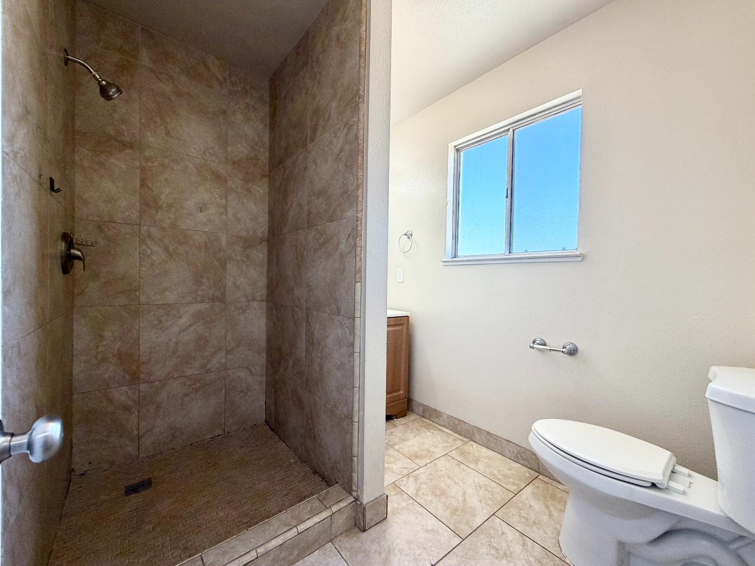 3911 E Mckinley Ave, Fresno, CA 93703