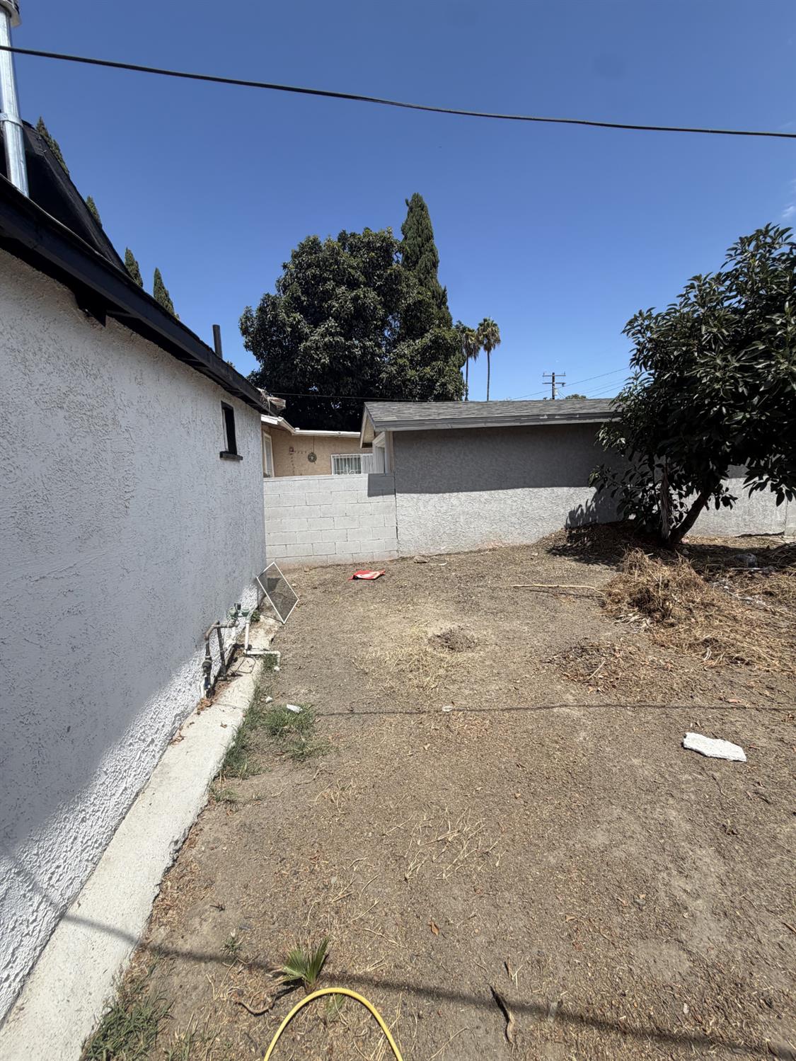 7114 Miramonte Blvd, Los Angeles, CA 90001
