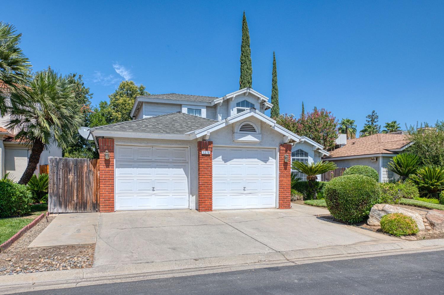1276 E Bedford Ave, Fresno, CA 93720
