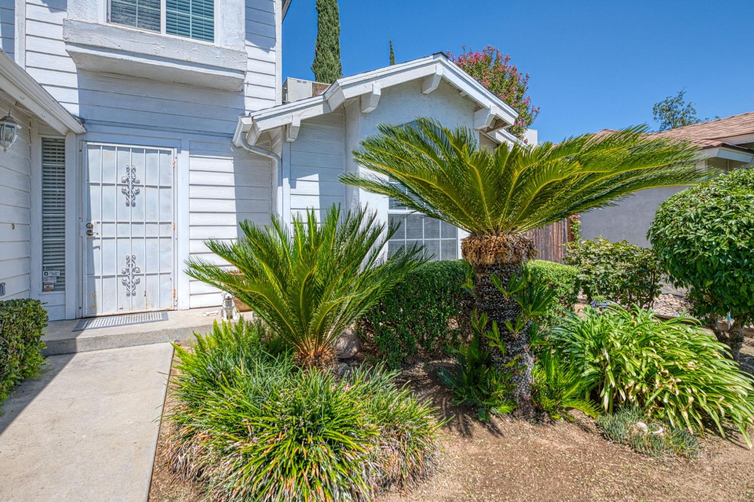 1276 E Bedford Ave, Fresno, CA 93720