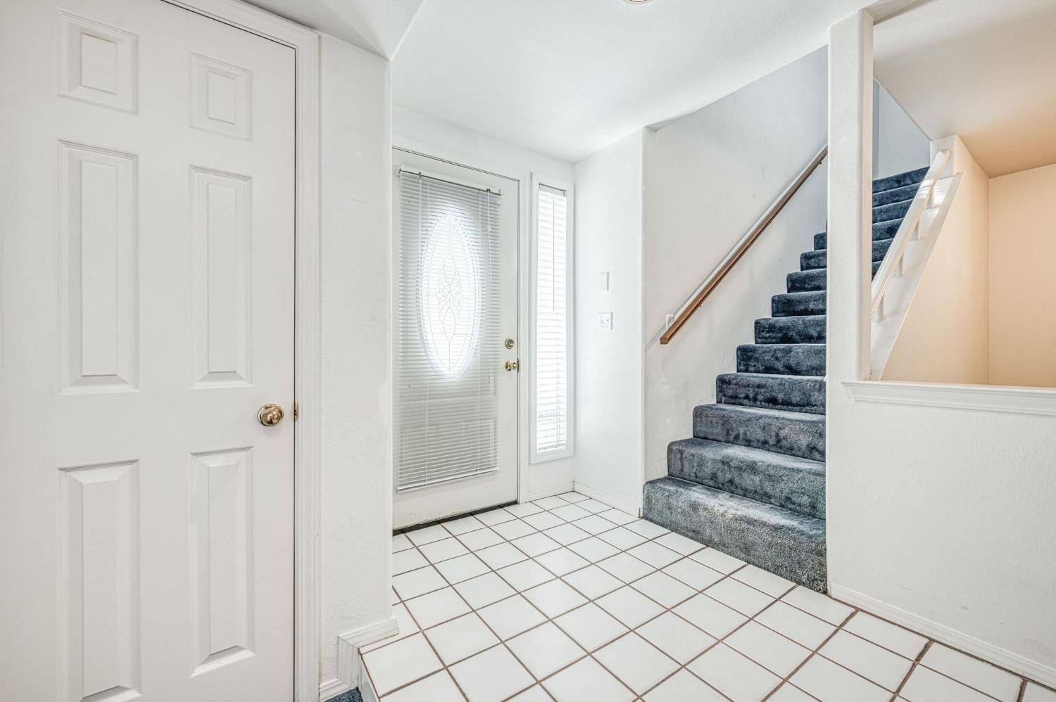 1276 E Bedford Ave, Fresno, CA 93720