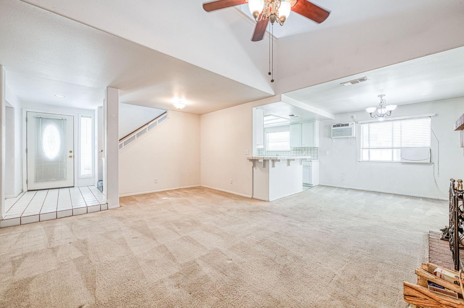 1276 E Bedford Ave, Fresno, CA 93720