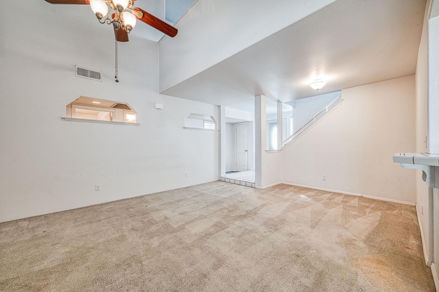 1276 E Bedford Ave, Fresno, CA 93720
