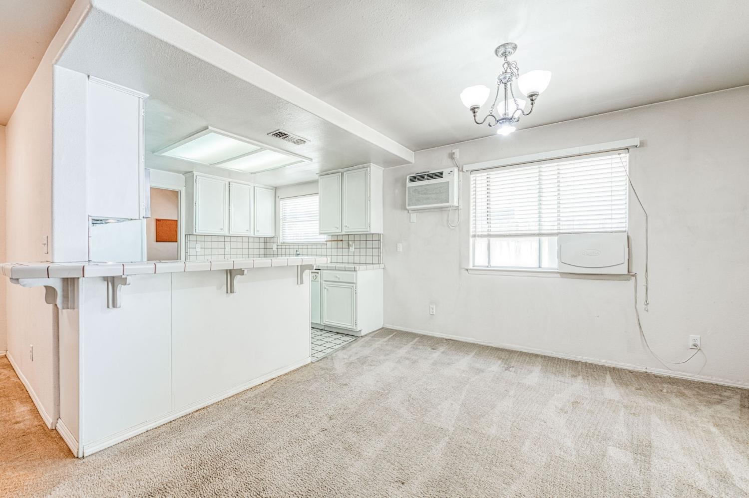 1276 E Bedford Ave, Fresno, CA 93720
