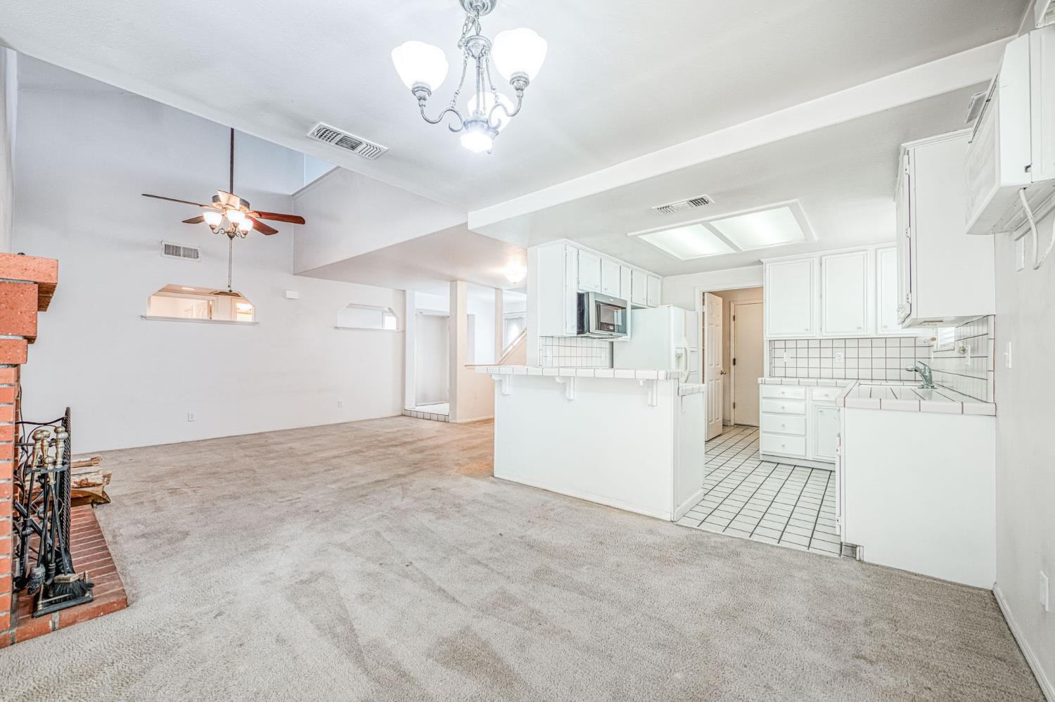 1276 E Bedford Ave, Fresno, CA 93720