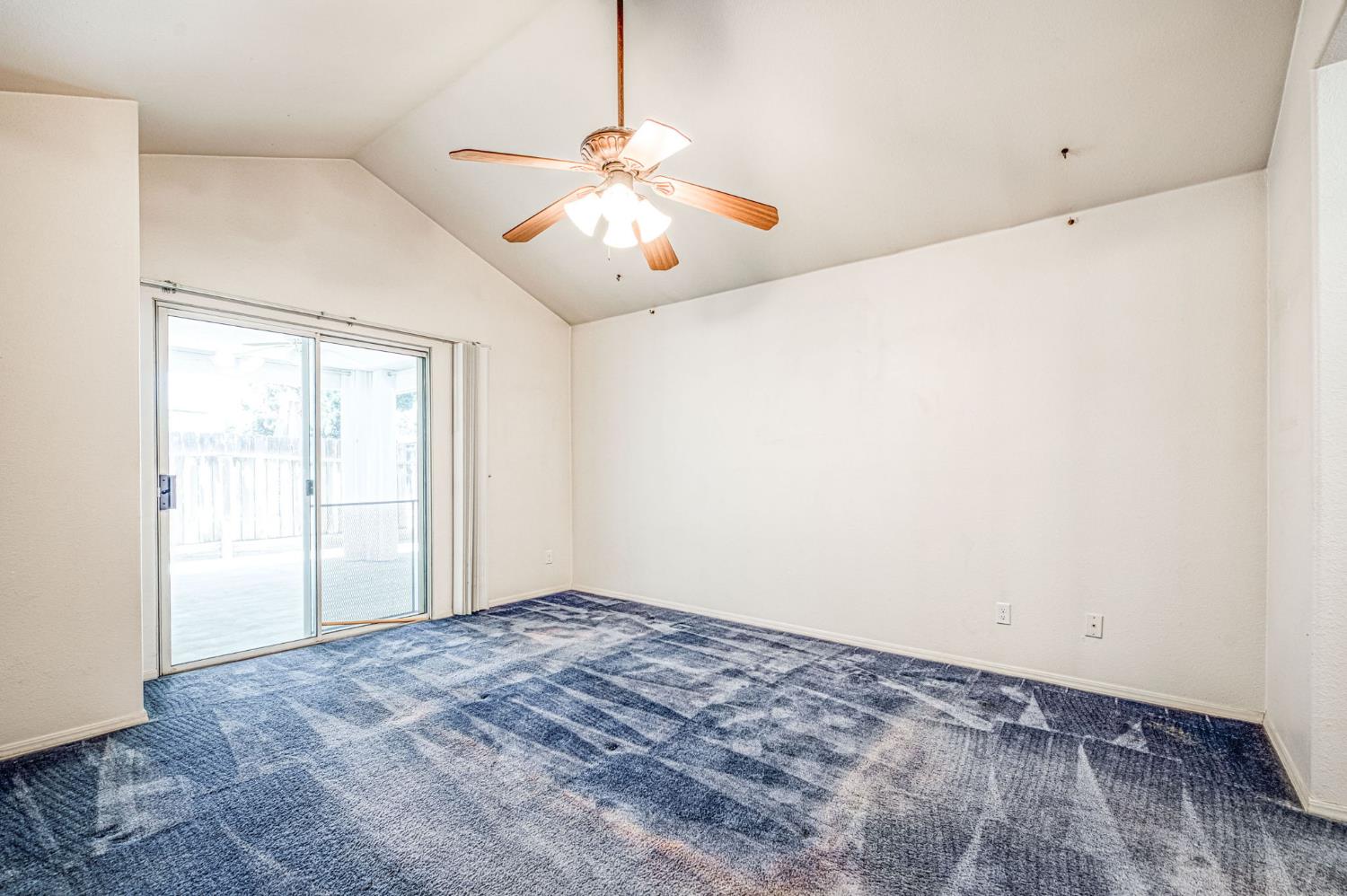 1276 E Bedford Ave, Fresno, CA 93720