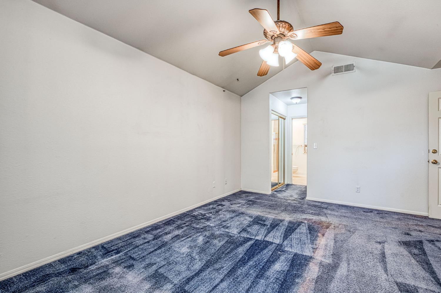 1276 E Bedford Ave, Fresno, CA 93720